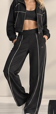 Foto de Ximena D. usando Jogger Relax Algodón