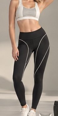 Foto de Valentina R. usando Legging Base Compresivo